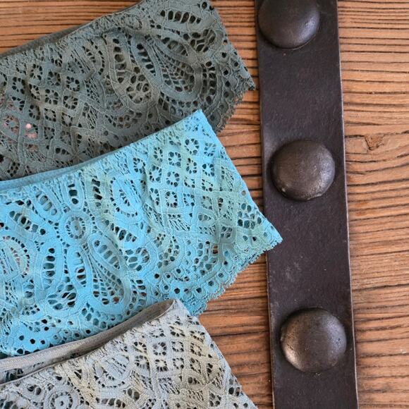 Victoria's Secret Lace Dream Angels Cheeky Panty Bundle Sz XS New 3 pieces - Picture 2 of 4